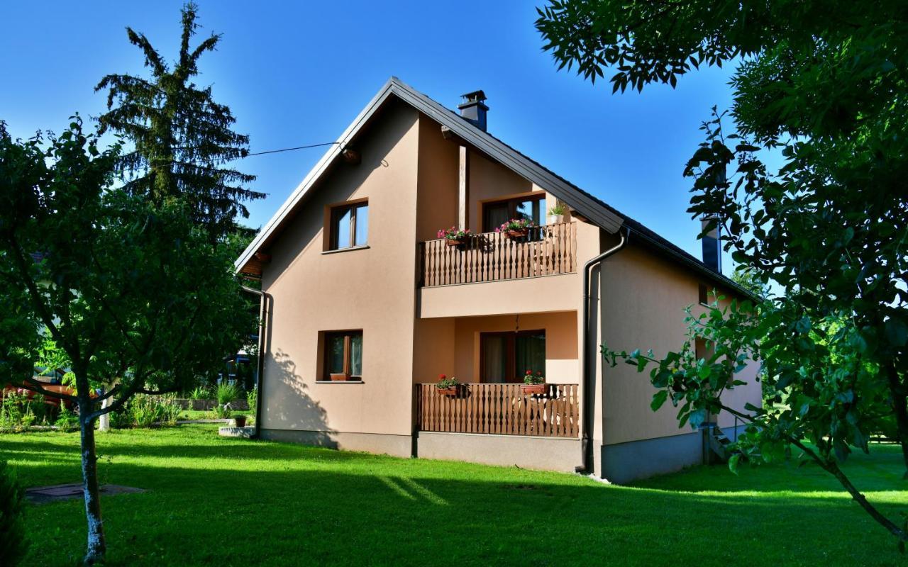 Apartman Jelena Rakovica Exterior foto