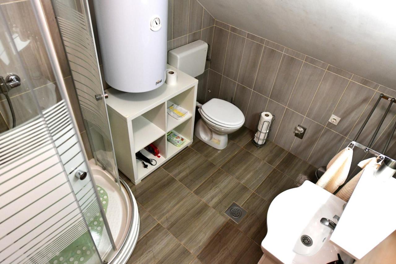 Apartman Jelena Rakovica Exterior foto
